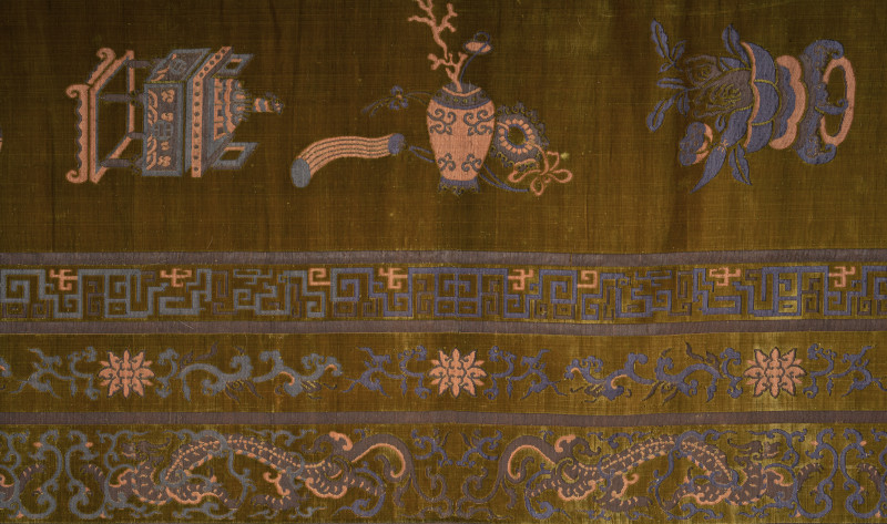A large and very fine golden yellow silk velvet - 图5