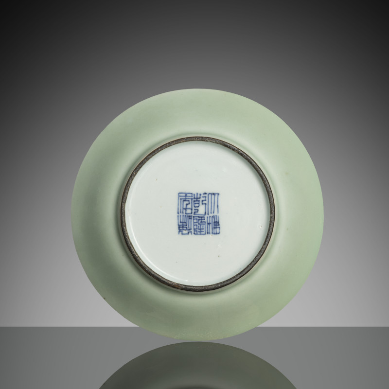 A small celadon-coloured glazed porcelain plate - 图1