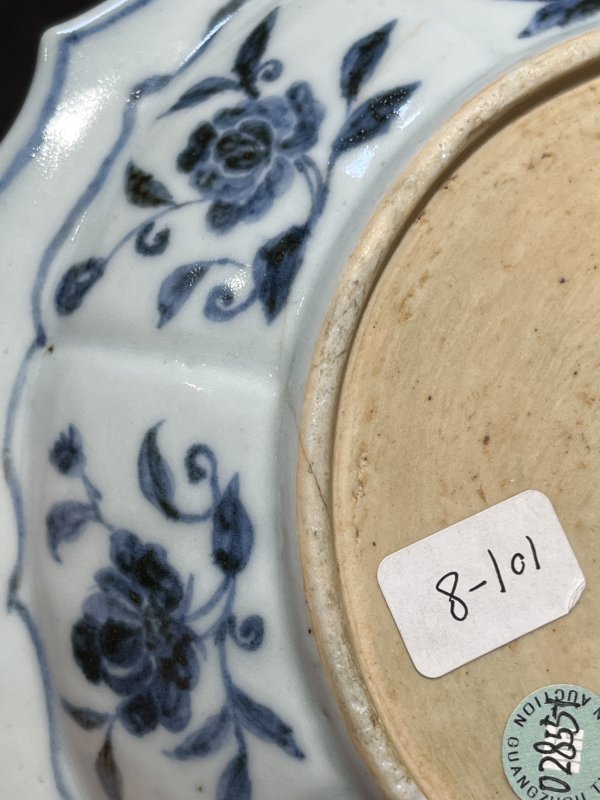明宣德 青花折枝月季花瑞果纹菱花盘 - 图15