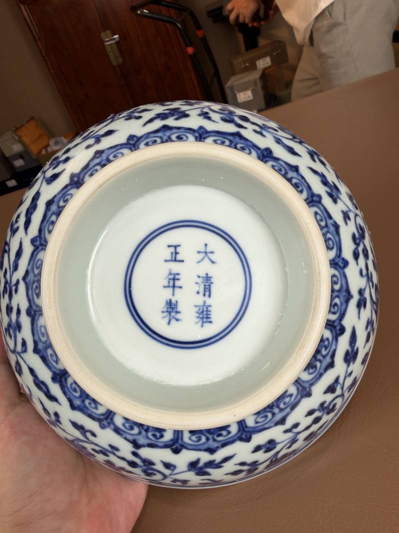 清雍正 青花缠枝莲纹大碗 - 图13