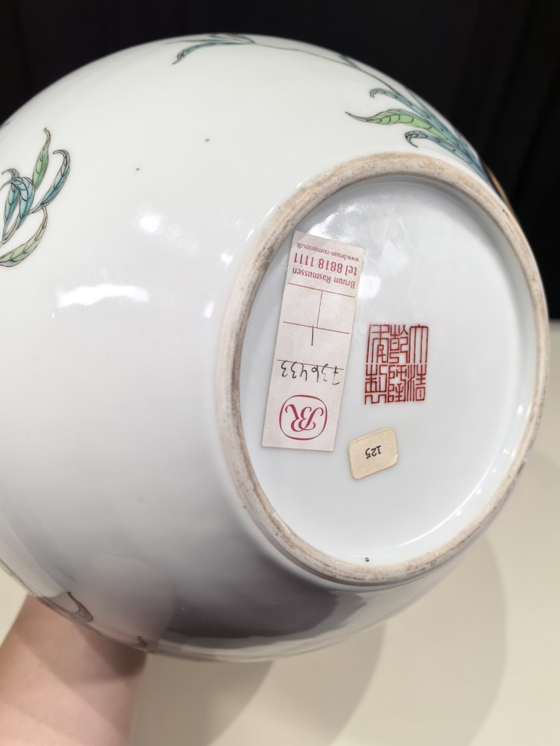 民国 粉彩九桃纹天球瓶 - 图21
