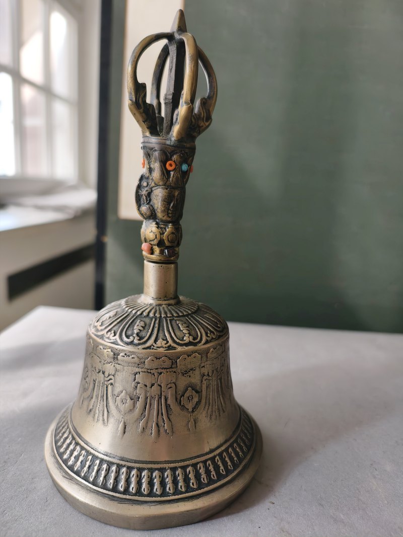 A metal bell (ghanta) and a phurbu - 图12