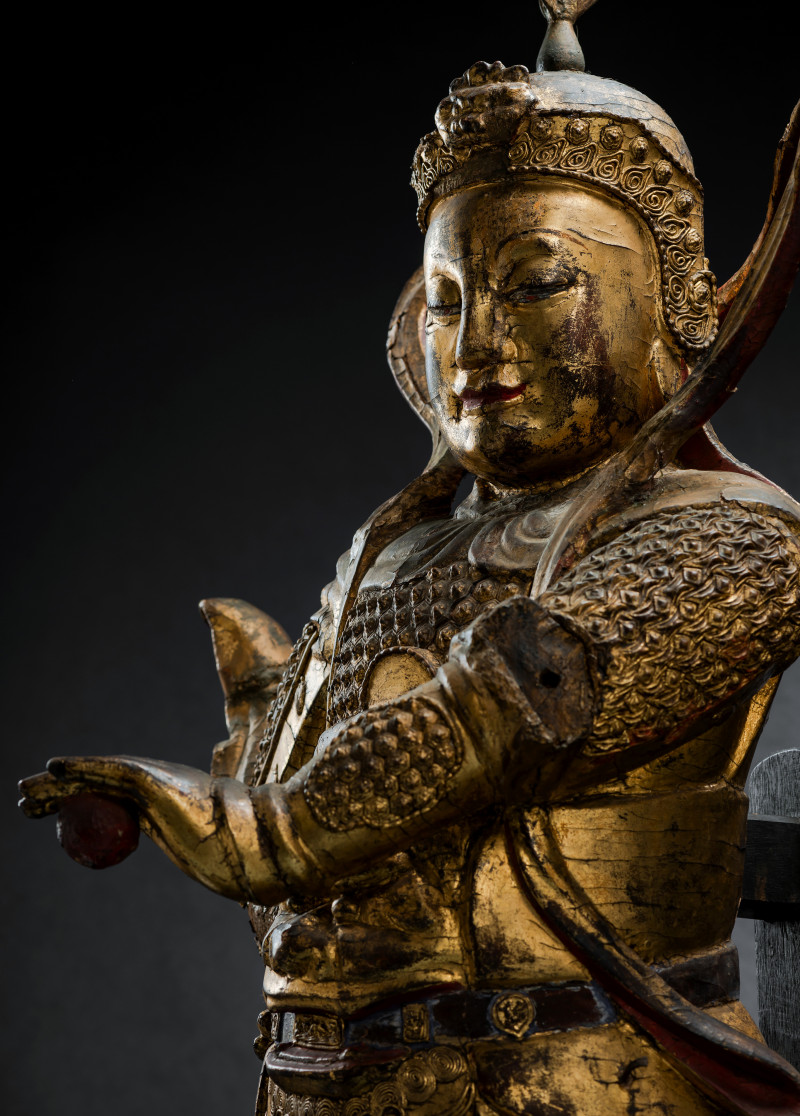 A LARGE GILT-LACQUERED WOOD FIGURE OF WEITUO - 图10