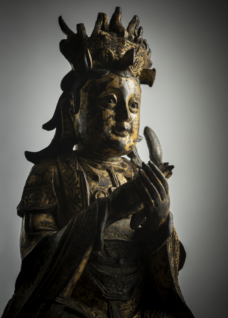 A gilt-lacquered bronze figure of Bixia Yuanjun on a wooden stand - 图4