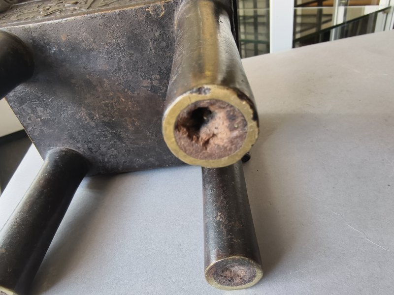 A bronze incense burner in the shape of the 'fang ding' food vessel in archaic style - 图6