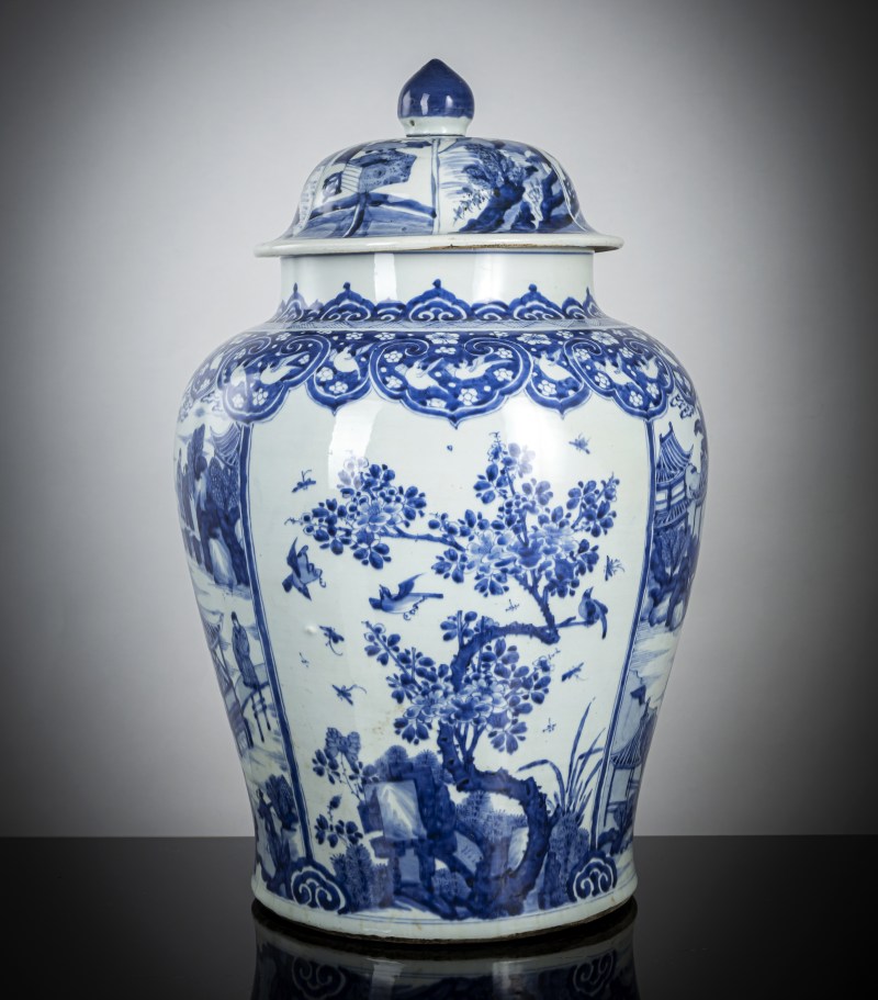 A large porcelain vase and cover with underglaze blue sea landscapes, flowers and birds in reserves around the wall - 图2