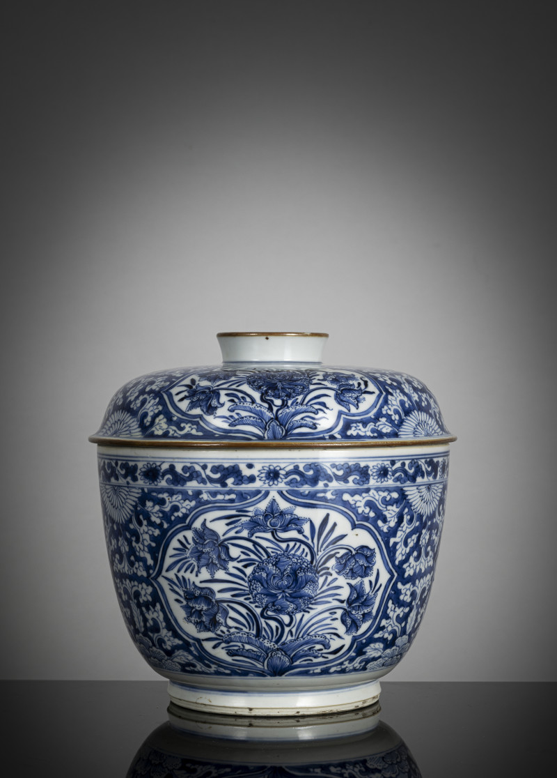 A porcelain bowl and cover with 'Fitzhugh'-like decoration in underglaze blue - 图2