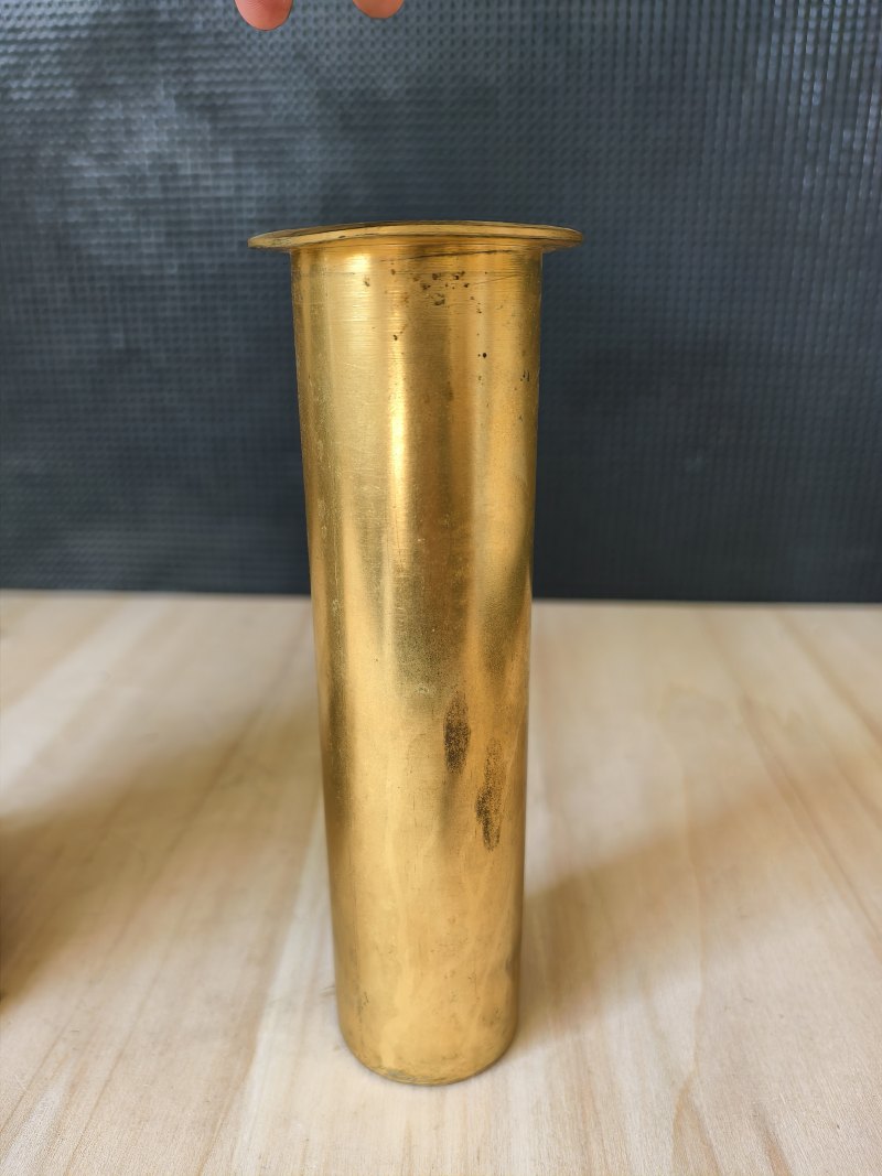 A ribbed porcelain celadon vase in a fine ormolu mount - 图9