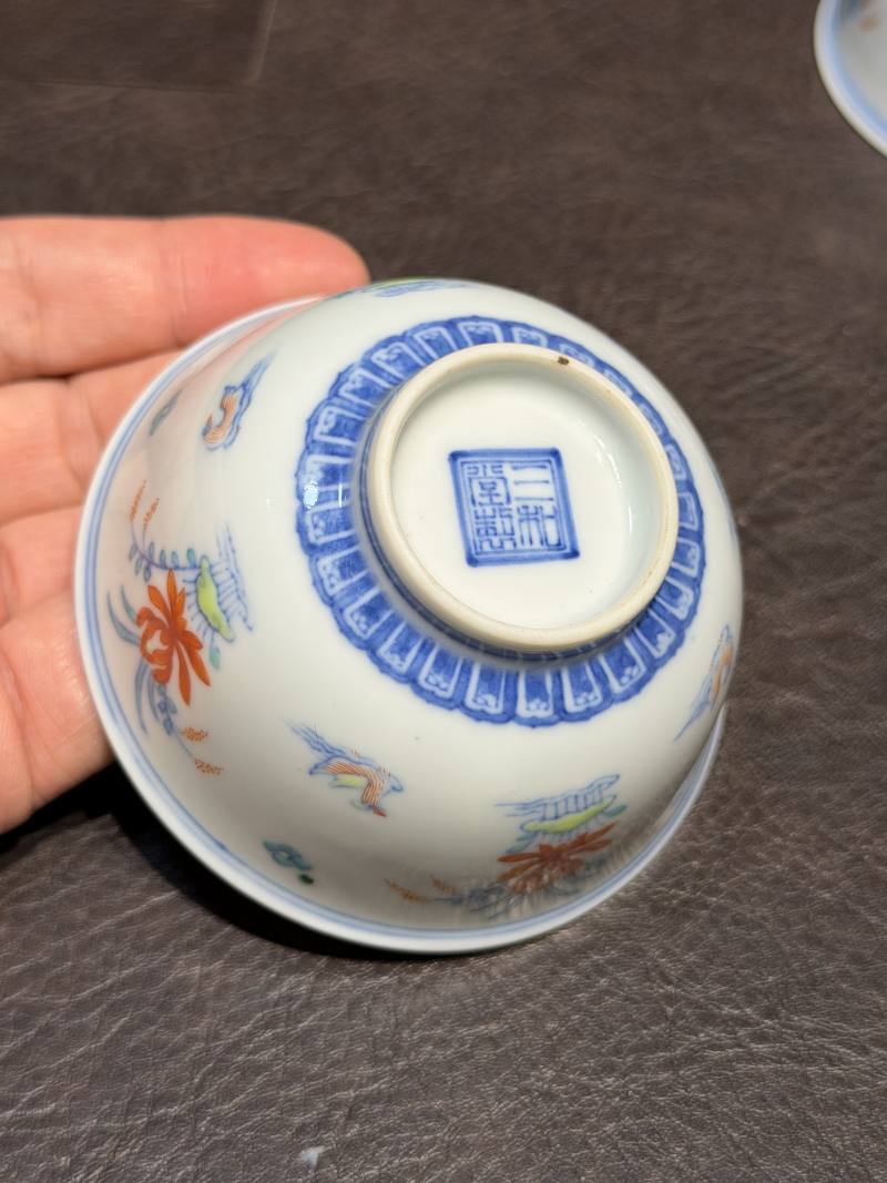 清中期 “三和堂制”款斗彩莲池鸳鸯纹茶圆一对 - 图11