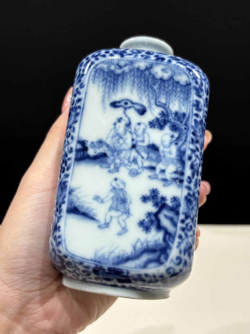 清雍正 青花花卉开光婴戏图方瓶 - 图12