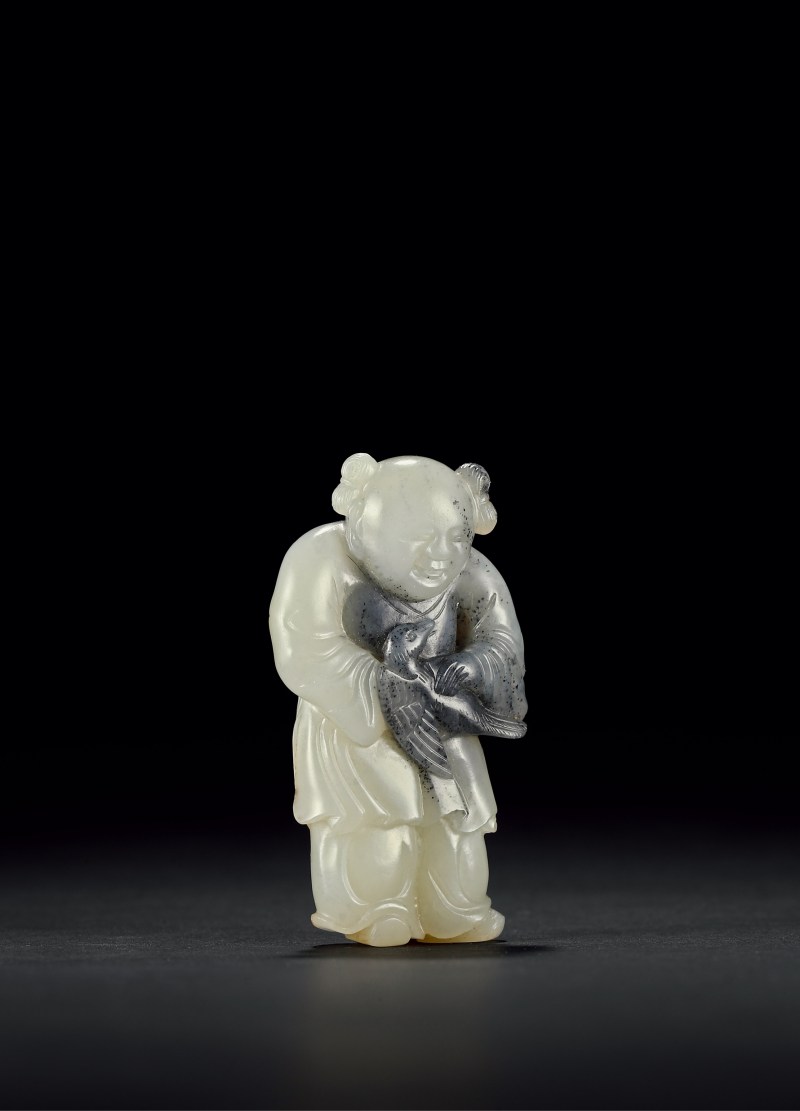 明·白玉青花巧雕童子戏鹰把件