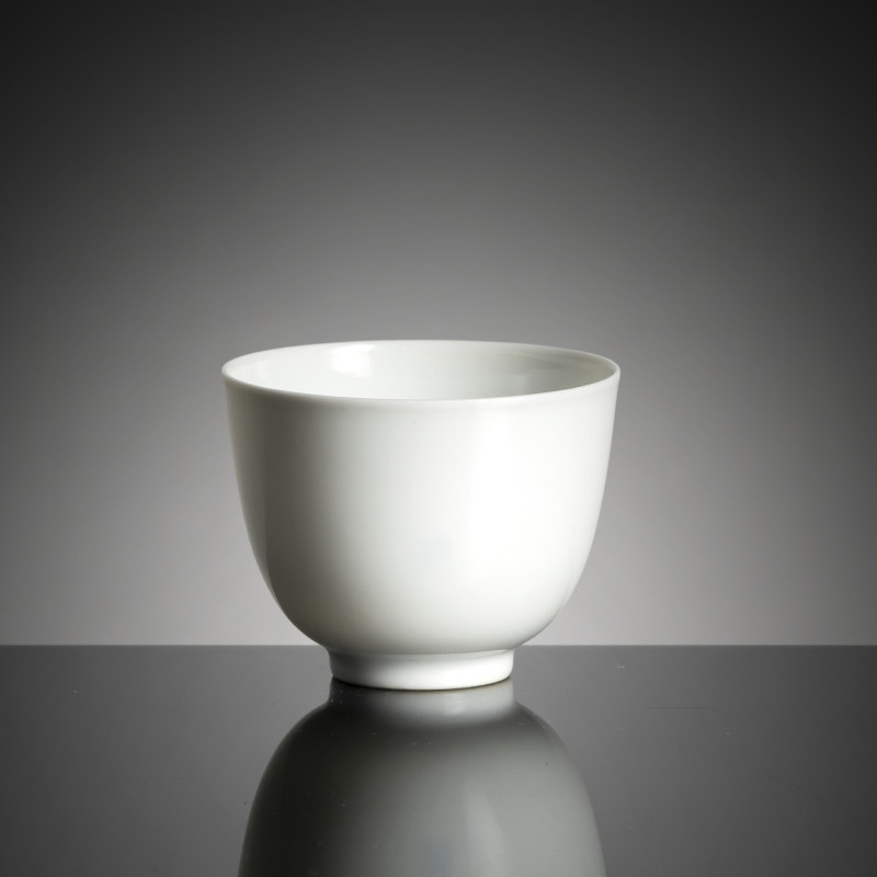 A fine blue and white inscribed porcelain tea cup