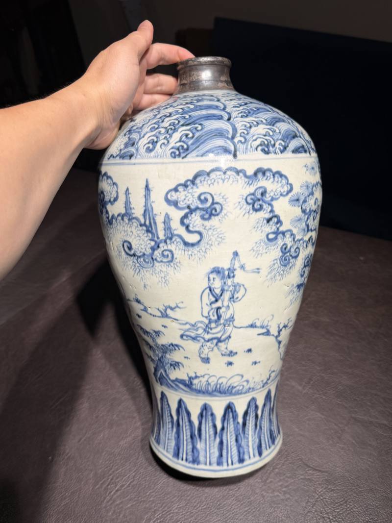 明空白期 青花携琴访友图梅瓶 - 图5