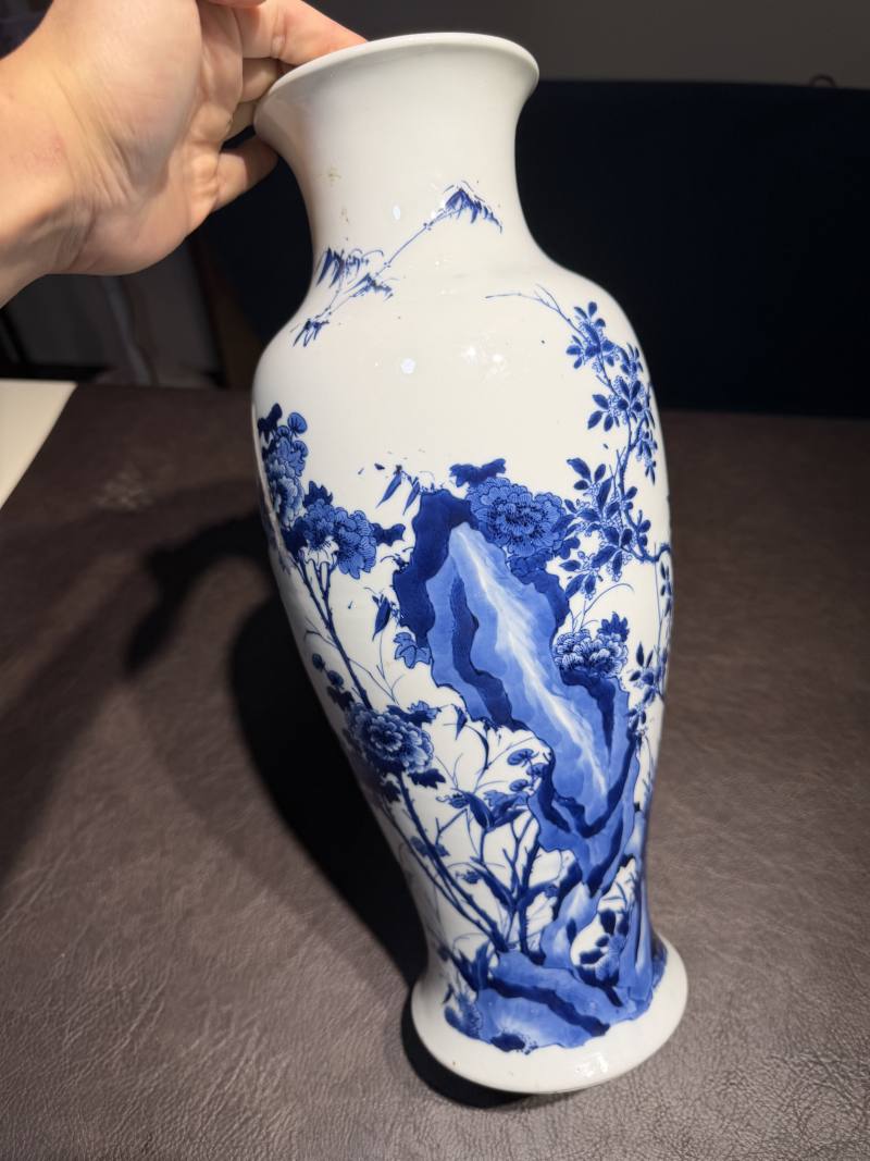 清康熙 青花山石花卉纹观音瓶 - 图3