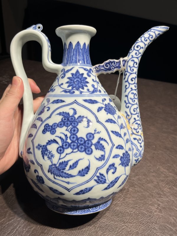 清乾隆 仿宣德青花开光花果纹执壶 - 图10