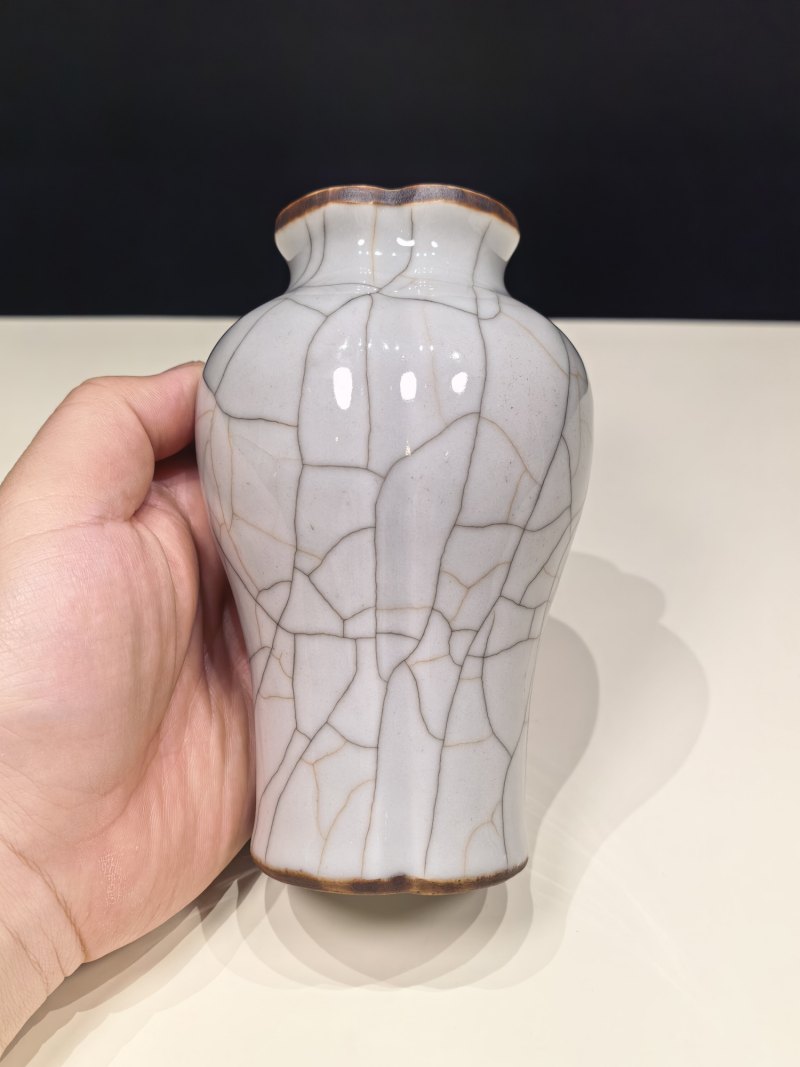 清雍正 仿哥釉花口瓶 - 图7