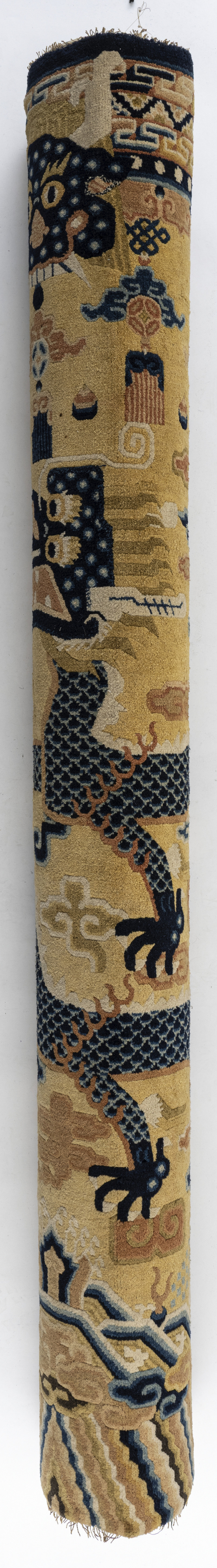 A pair of yellow-ground column carpets with dragon decoration mounted as columns - 图6