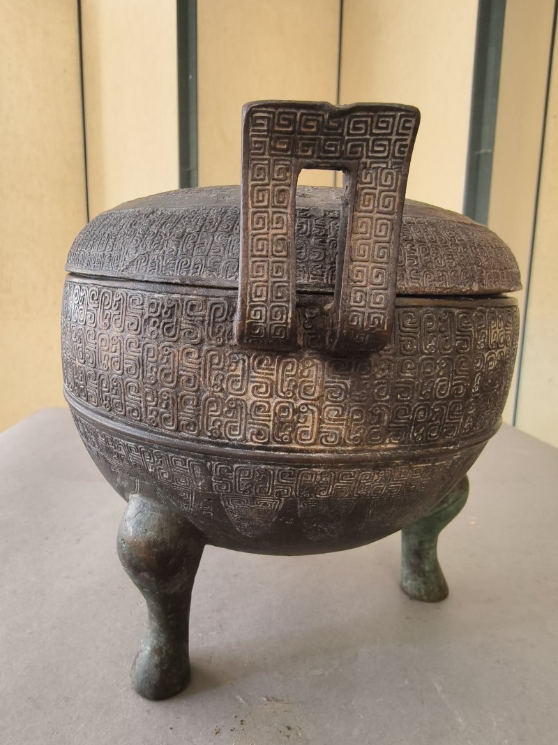 Three-legged bronze food vessel "ding" type - 图22