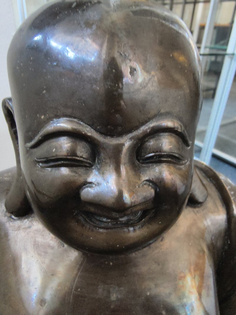 A large cast bronze figure of seated Budai with boys on a lotus pedestal - 图28