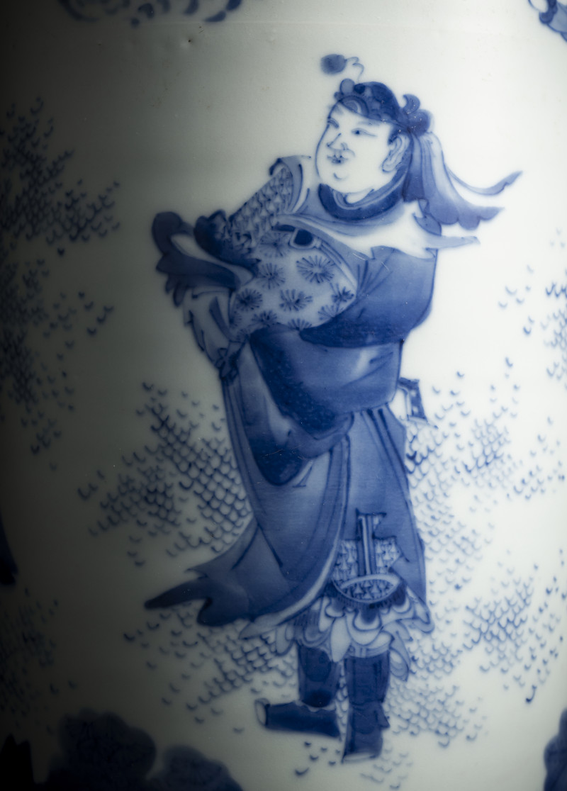 A blue and white 'warriors' sleeve vase (rolwagen) with gilt bronze mount - 图9