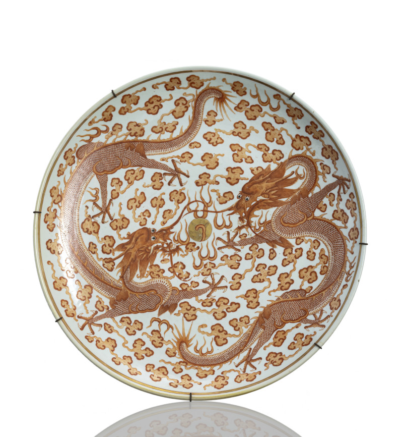 A large iron-red twin dragon porcelain charger - 图1