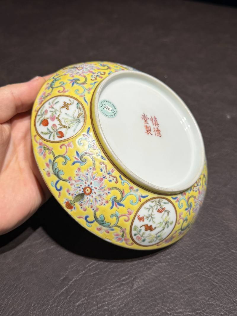 清道光 “慎德堂制”黄地洋彩福寿开光纹大盘 - 图12