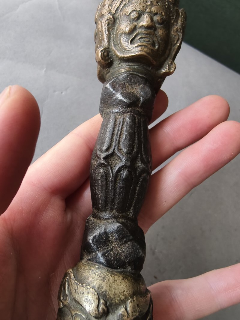 A metal bell (ghanta) and a phurbu - 图29