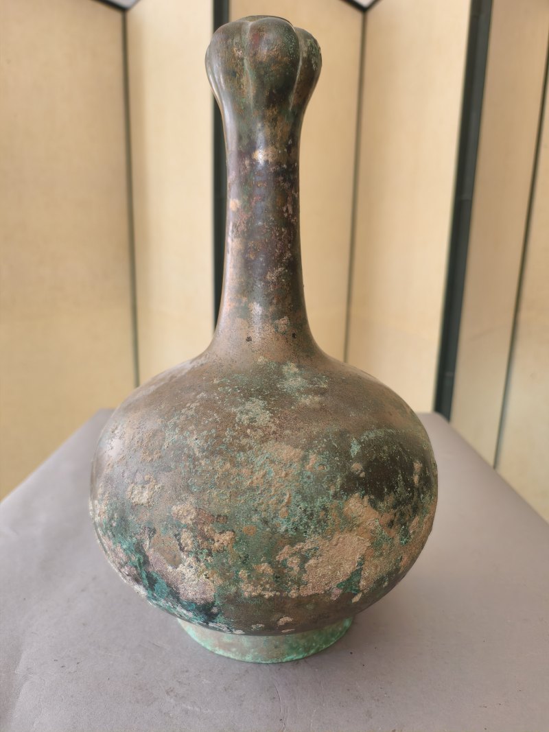 A bronze "garlic head" bottle vase - 图11