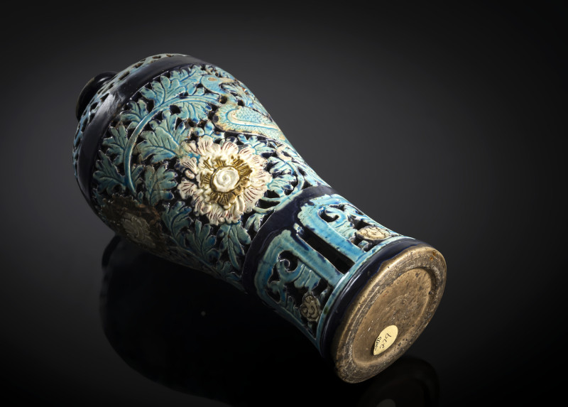 A rare pierced 'Fahua' meiping - 图4