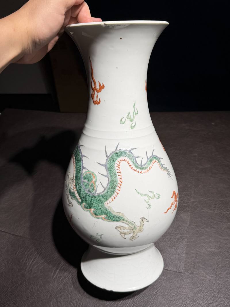 清康熙 五彩龙戏珠弦纹琵琶尊 - 图6