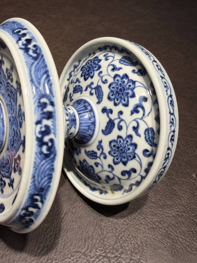 清乾隆 青花缠枝莲纹烛台 - 图17