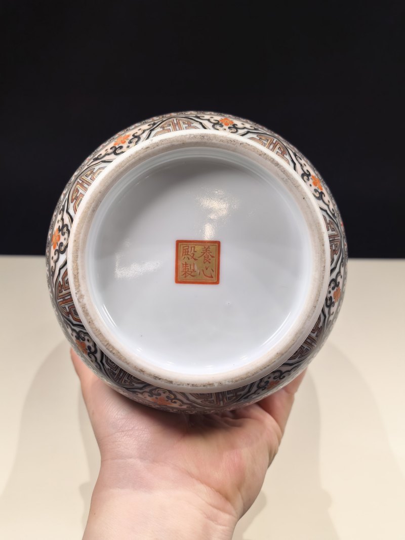 民国 仿乾隆珐琅彩献宝图瓶 - 图22