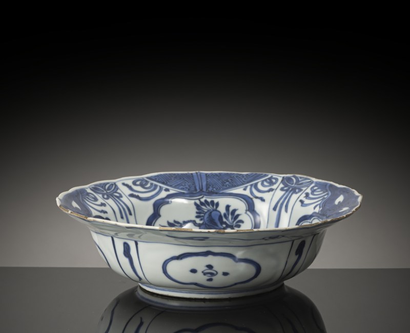 A blue and white porcelain bowl - 图2
