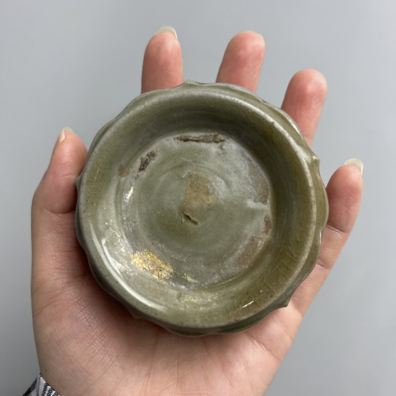 明代 青釉棱形刻花盖盒 - 图22