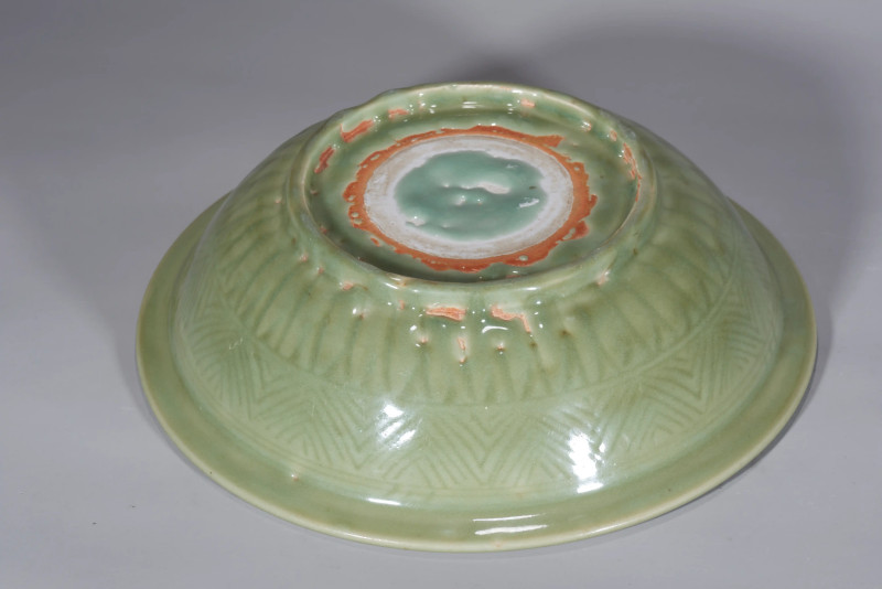 明代 龙泉要青釉刻花大盘 - 图7
