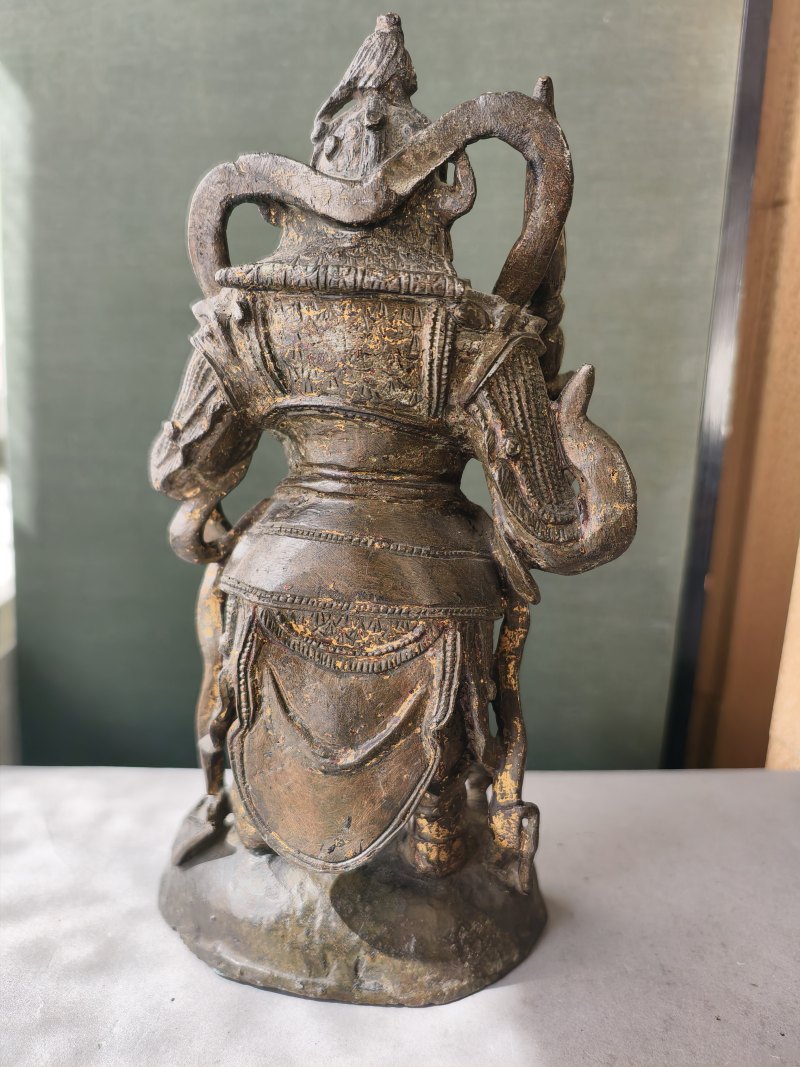 A bronze figure of standing Weituo on a stand dressed in splendid armour with traces of gilding - 图10