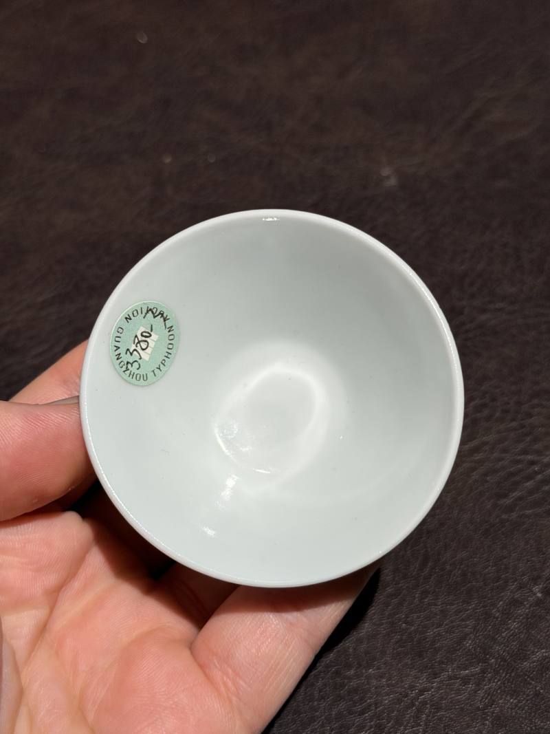 清雍正 斗彩米芾拜石图斗笠杯 - 图9