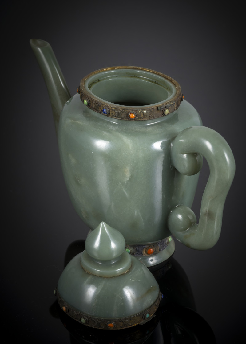 A metal-mounted and gemstone-inset jade teapot - 图4