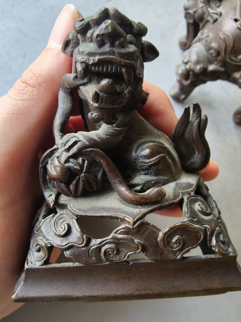 A bronze censer and a part-gilt 'gu'-shaped bronze vase - 图14