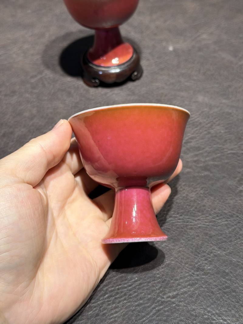 清雍正 胭脂釉高足杯一对（配木座） - 图9