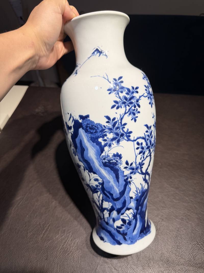 清康熙 青花山石花卉纹观音瓶 - 图4