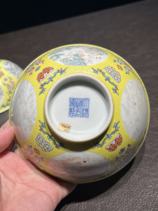 清道光 洋彩黄地轧道开光山水瓷碗一对 - 图15
