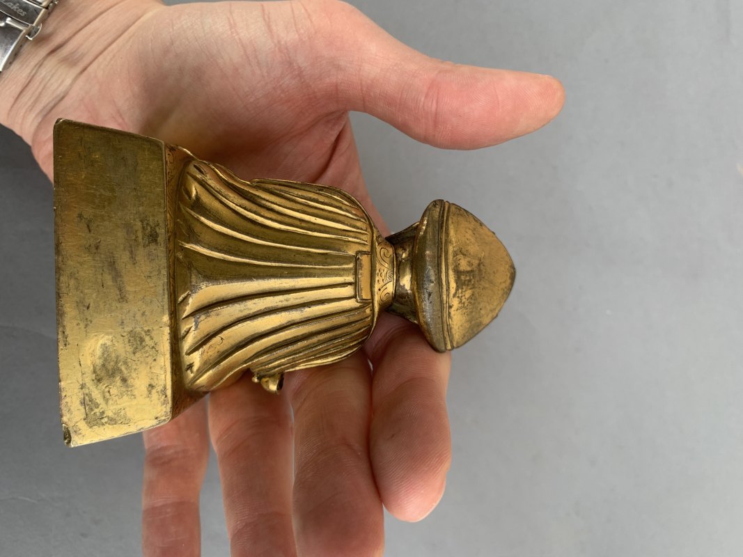 A parcel-gilt bronze figure of lama - 图8