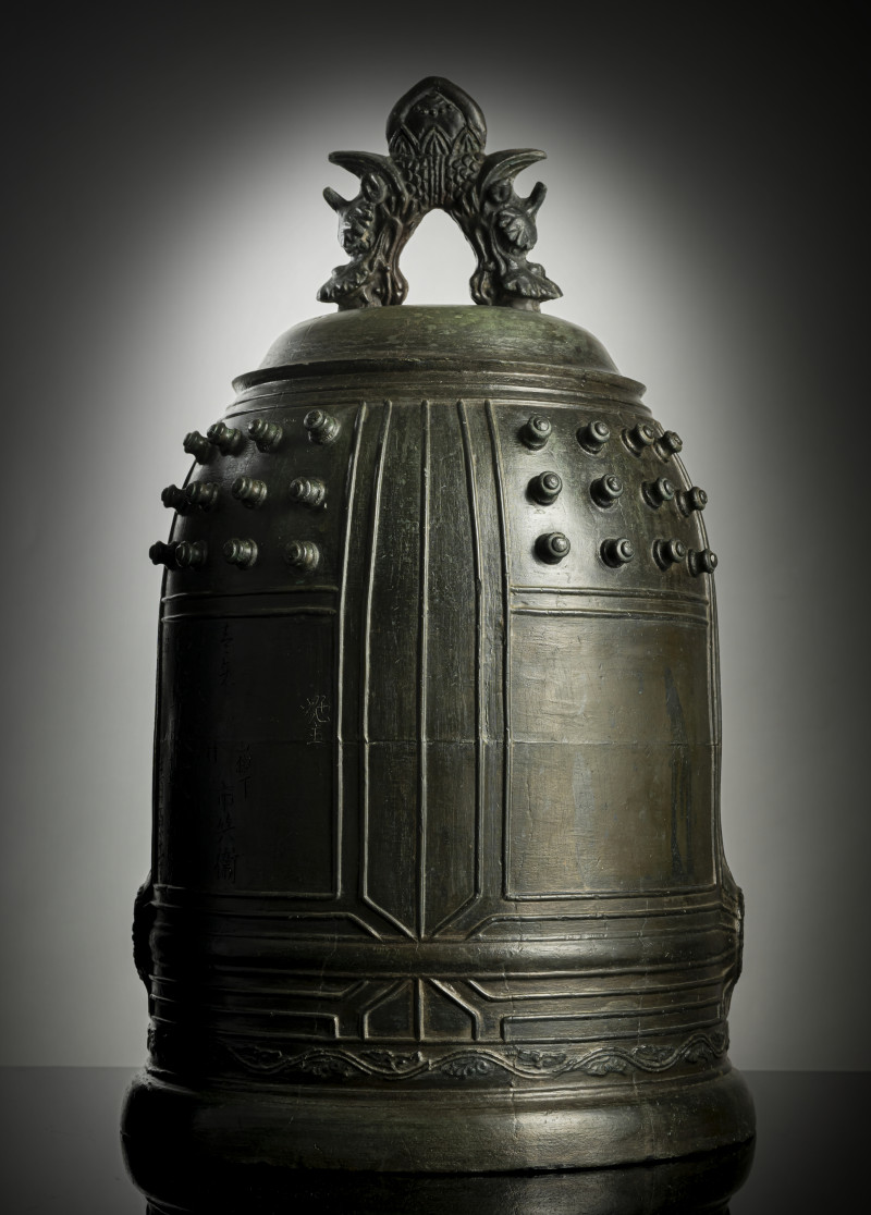 A large temple bronze bell with inscription - 图2
