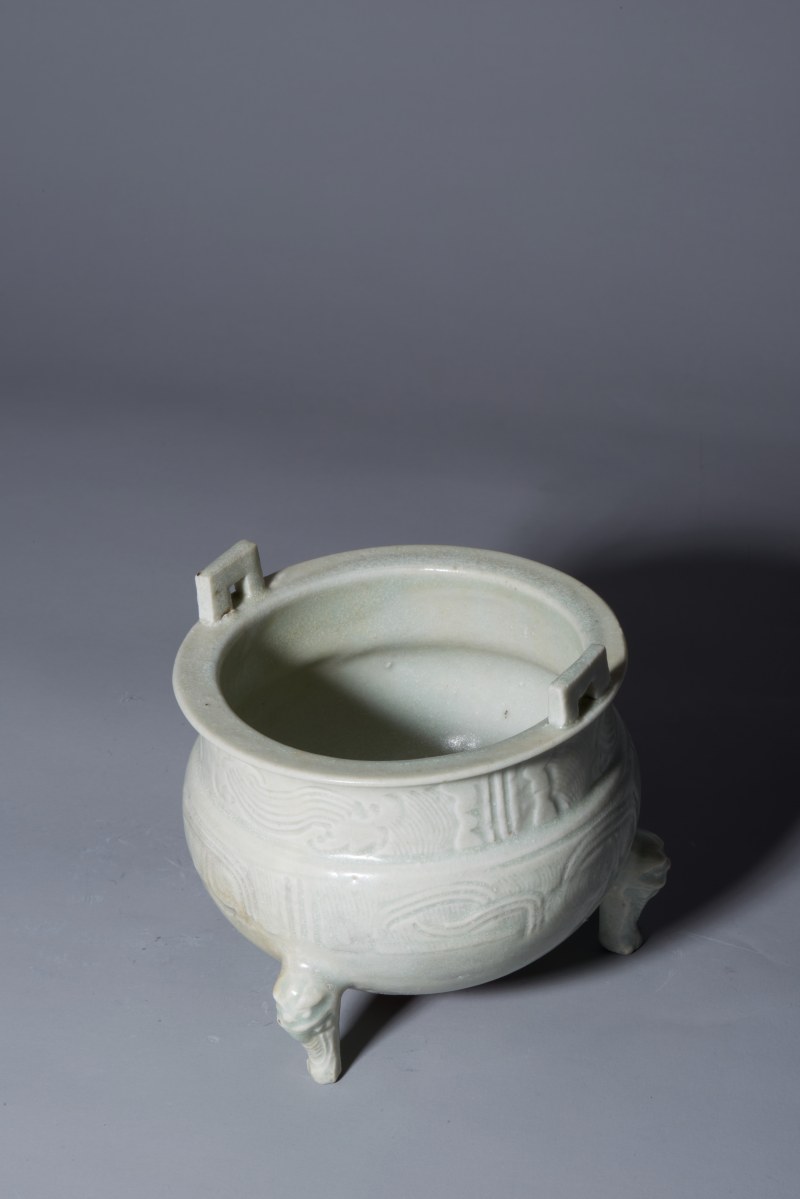 明代 青白釉仿古纹鼎式炉 - 图8