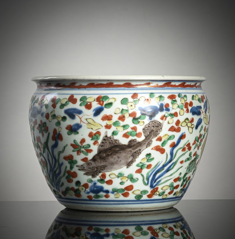 A 'Wucai' porcelain cachepot or jardinière with fishes