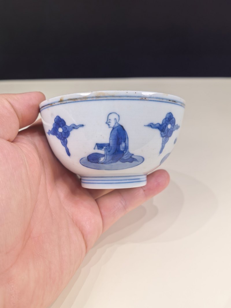 明晚期 青花罗汉诵经图杯 - 图5