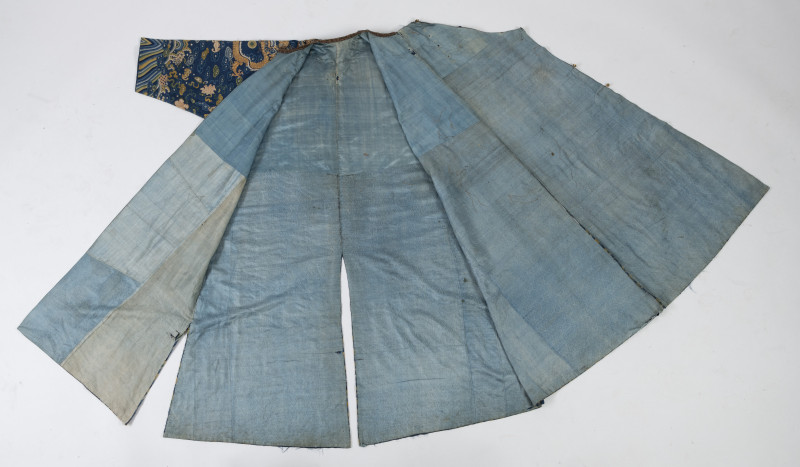 AN UNUSUAL BLUE EMBROIDERED DRAGON ROBE WITH SHIZI LIONS FOR A GENTLEMAN - 图8