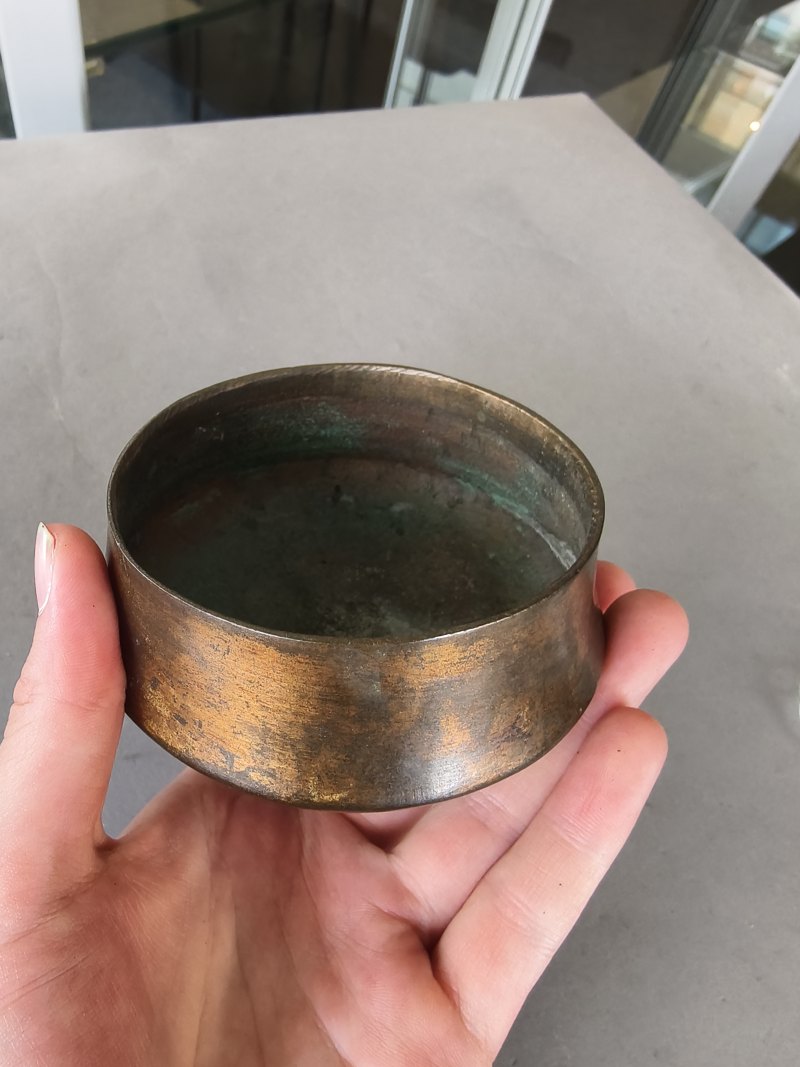 A bronze vessel 'hu' in archaic style with partial gilding - 图5