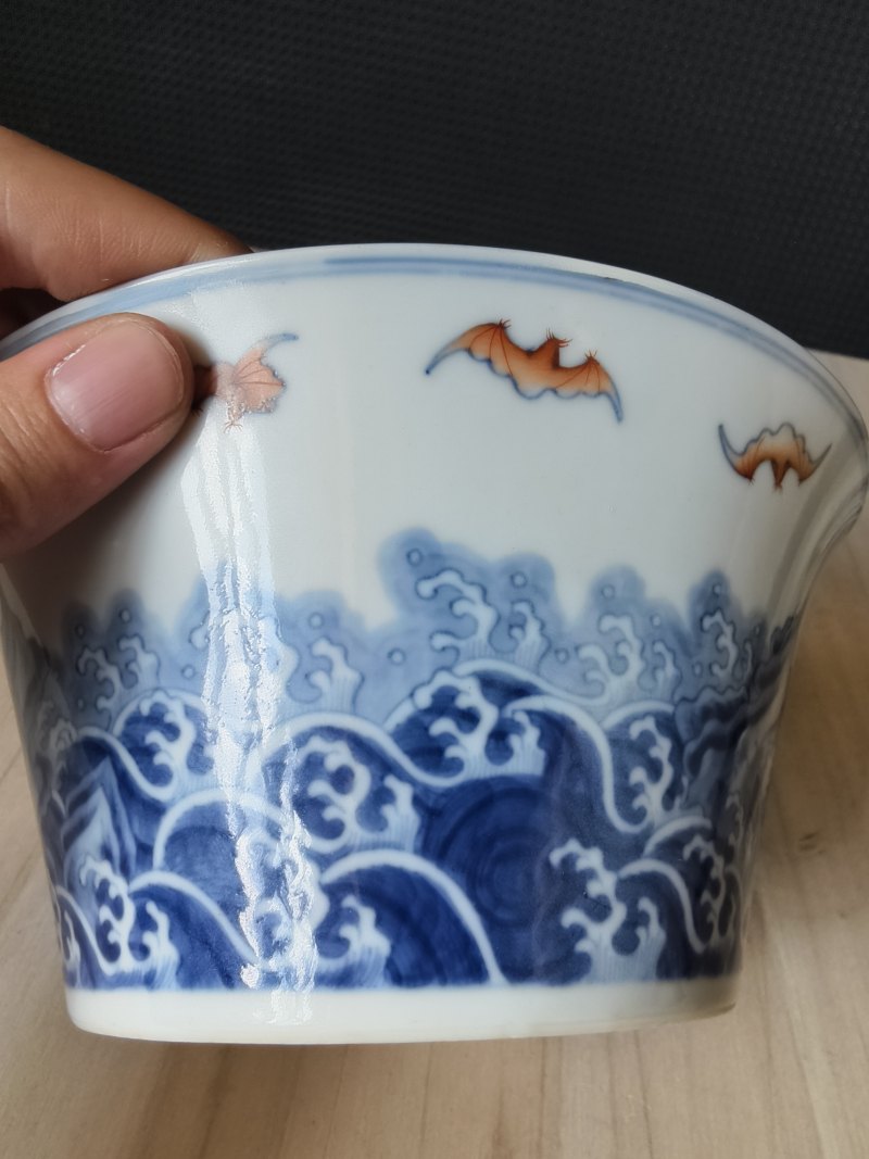A 'doucai' porcelain waves and bats bowl - 图7
